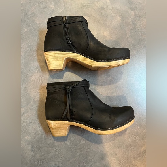Dansko Maria Black Oiled Leather Ankle Boots Size 38 - Picture 3 of 15